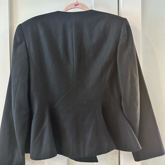 The perfect statement blazer in Black - Picture 2 of 9